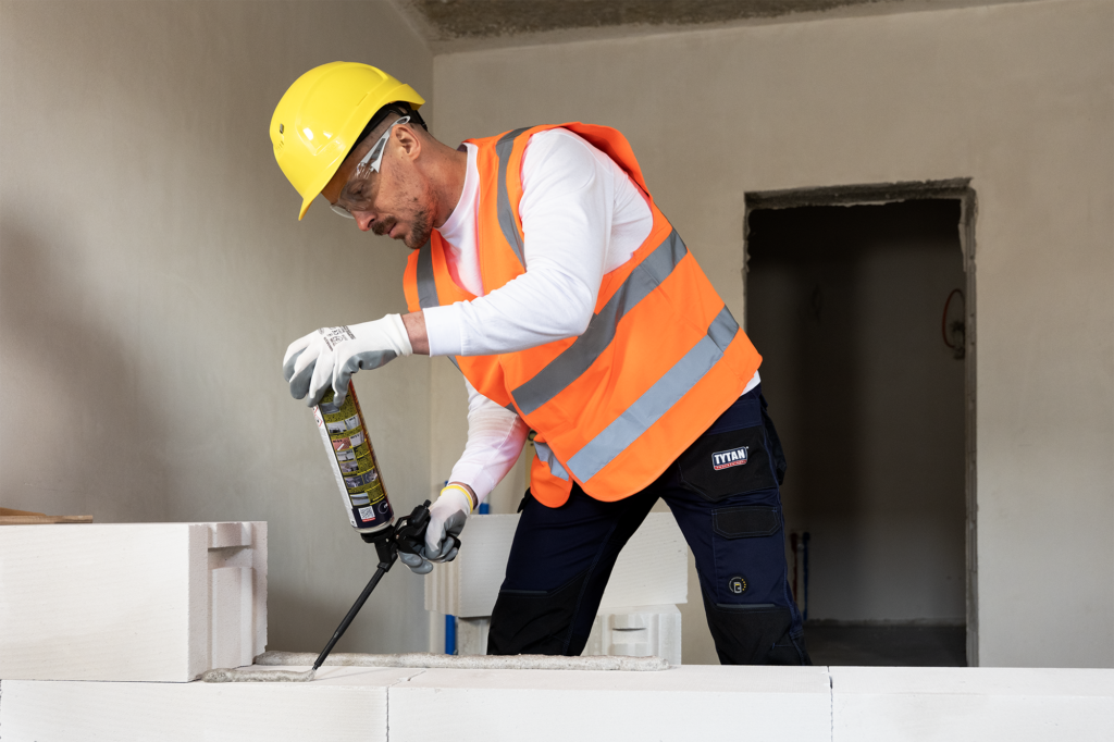 Using Tytan Professional foam adhesive for bricklaying